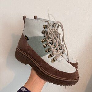NEW Teva Midform Bootie (run small)